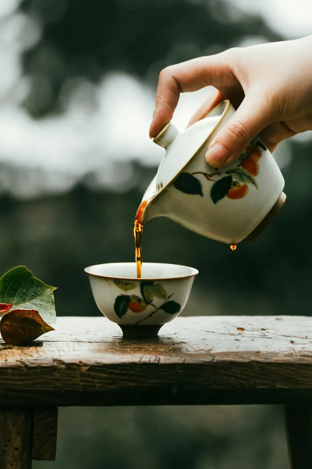 一碗景迈山普洱茶带着浓郁的山野气韵 图/视觉中国
